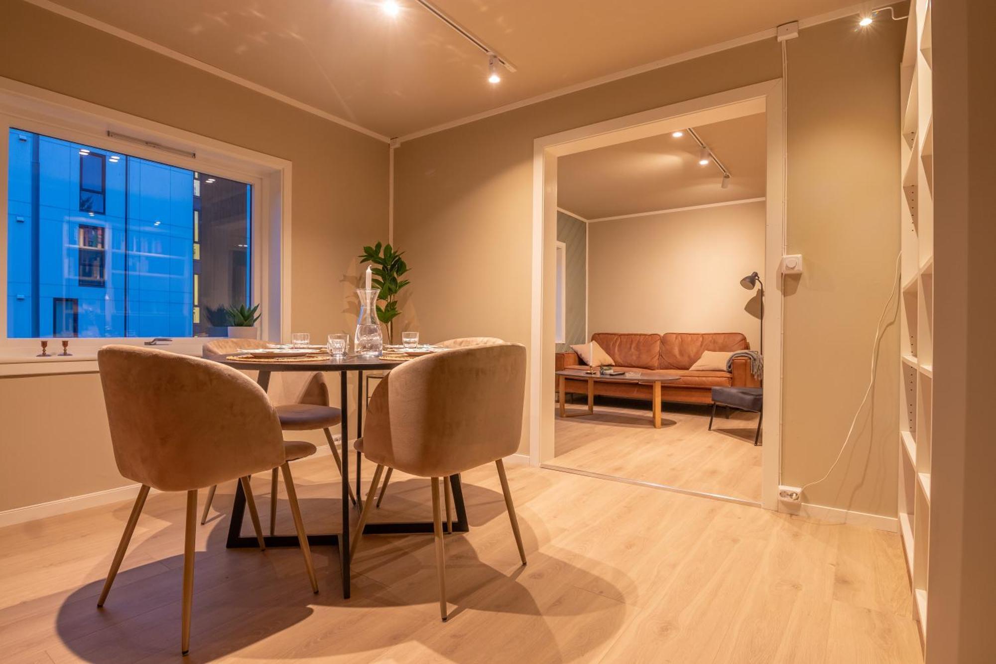 Cozy And Spacious Apartment In City Centre Tromso Ngoại thất bức ảnh
