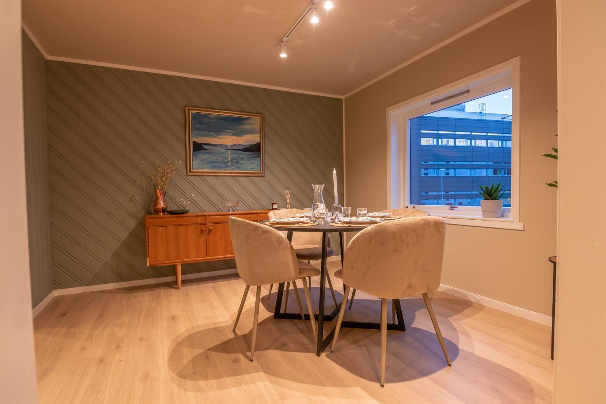 Cozy And Spacious Apartment In City Centre Tromso Ngoại thất bức ảnh